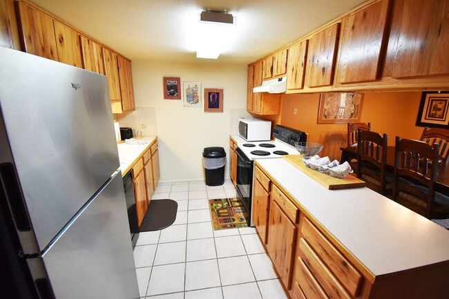 Building Photo - Winter Seasonal Rental- Timberline 14