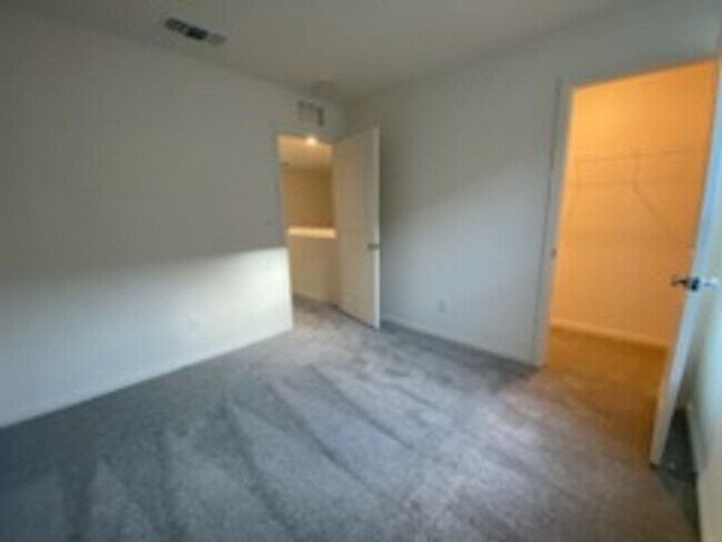 Building Photo - Gorgeous 4 bedroom ENERGY STAR certified 2...