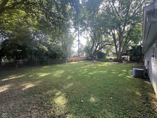 Building Photo - 3831 Bennett Dr