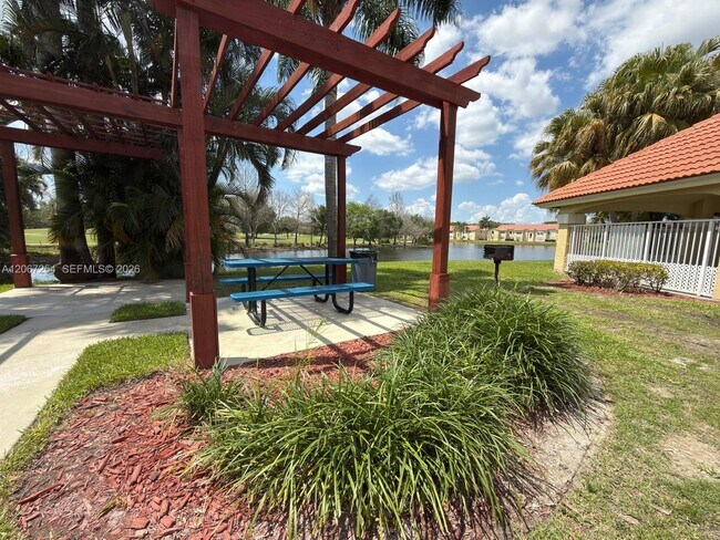 Building Photo - 12760 Vista Isles Dr