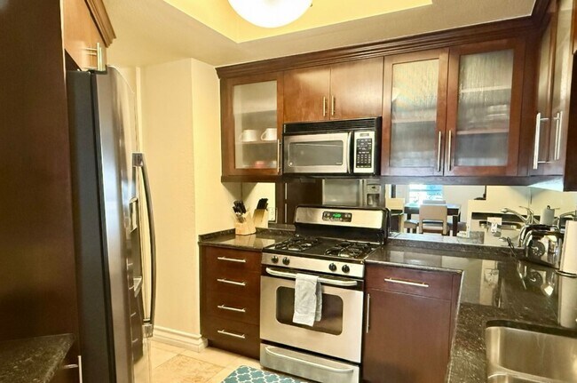Building Photo - Meridian Luxury 1 Bed/1Bath Condo in Resort Style Community.