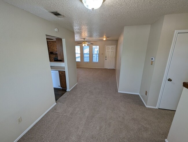 Building Photo - Amazing Round Rock unit