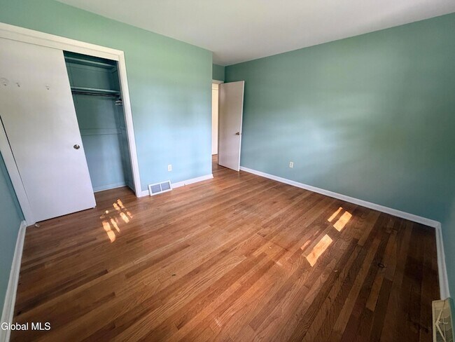 Building Photo - 5 Blue Creek Ln