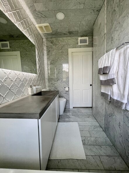 Building Photo - 196 E Columbus St