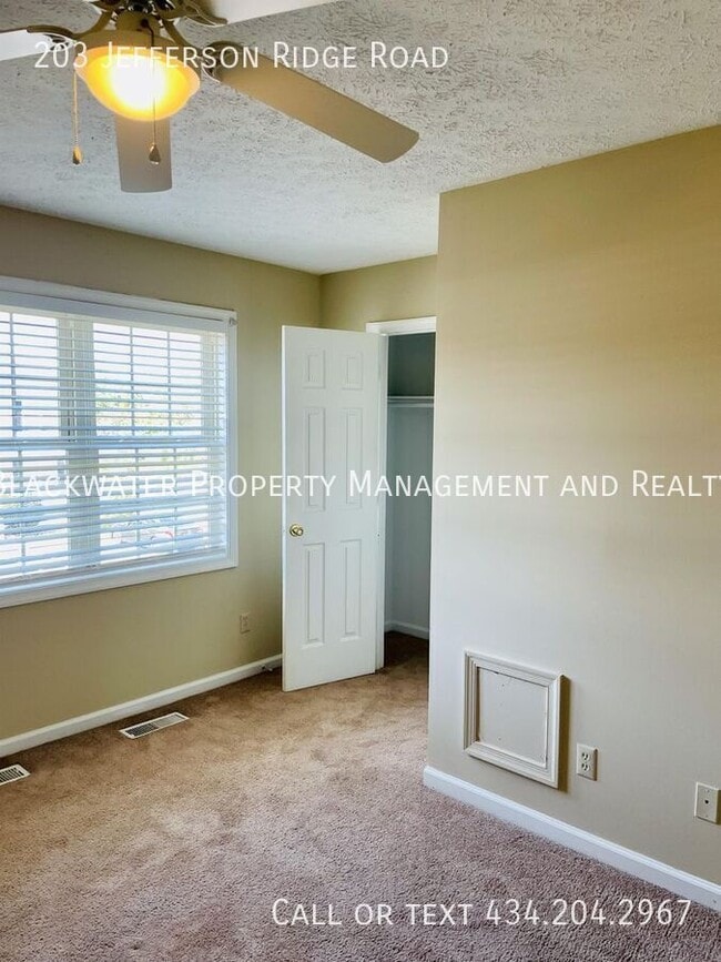 Building Photo - 203 Jefferson Ridge Rd