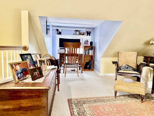 Building Photo - 740 Belmont St