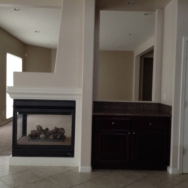 Building Photo - Beautiful Exective Home in D'Andrea