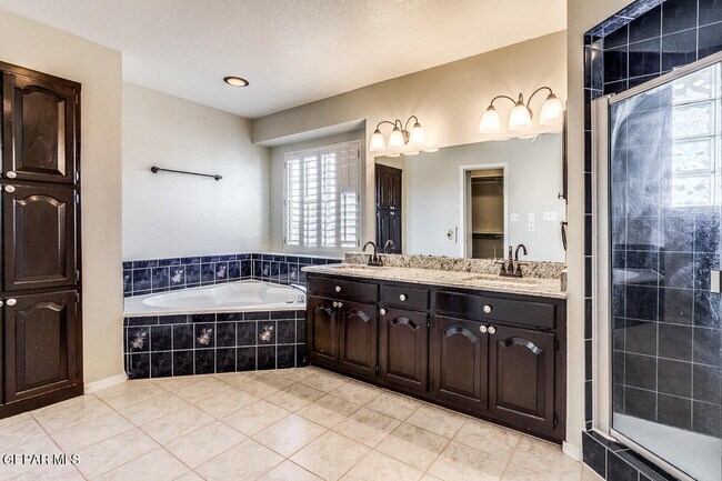 Building Photo - 6104 La Posta Dr