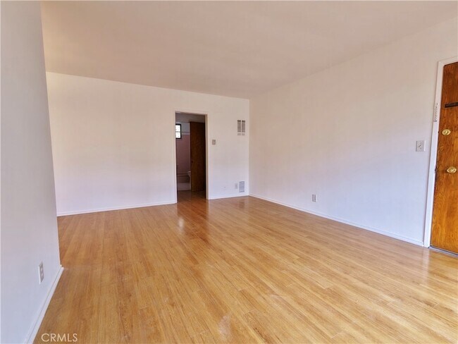 Building Photo - 919 N Orange Grove Ave