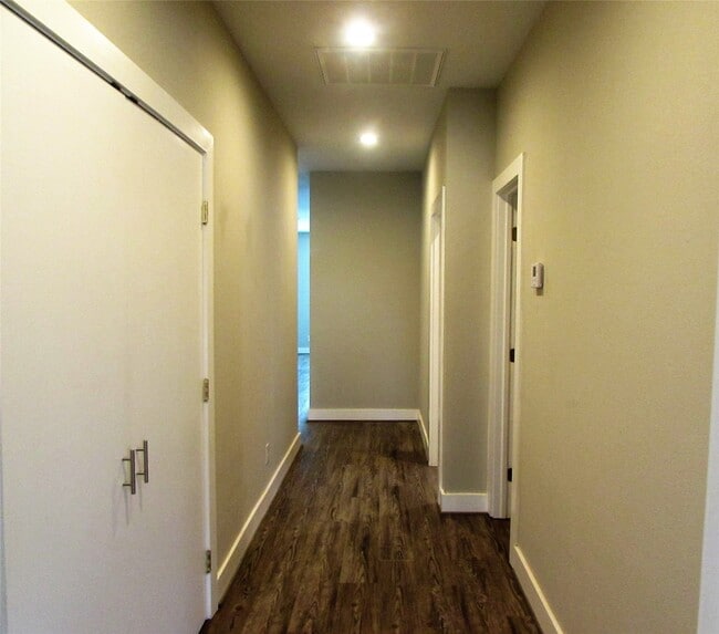 Building Photo - 3249 Dixie Dr