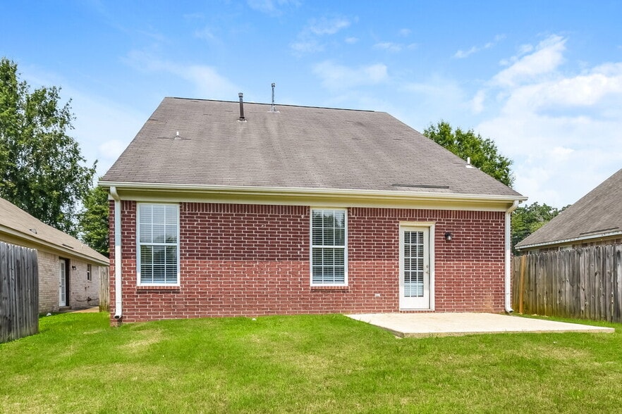 Building Photo - 9973 Fox Run Dr