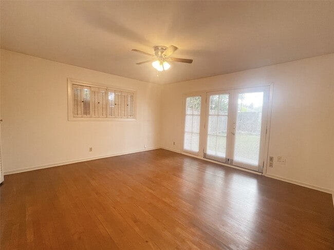 Building Photo - 9655 Meadowcroft Dr