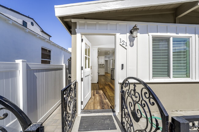 Building Photo - "Turnkey and Fully Remodeled Beachside Retreat with Cozy Fireplace & Modern Amenities in Newport ...