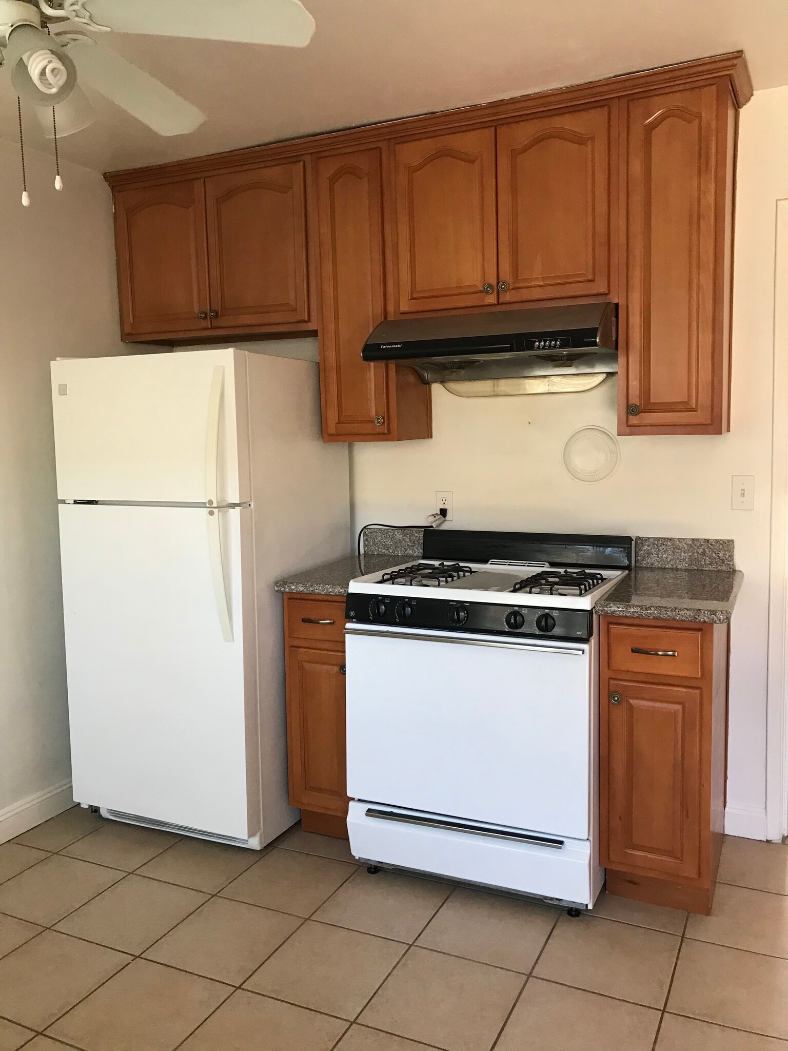 Kitchen - 921 Sherman Oaks Dr