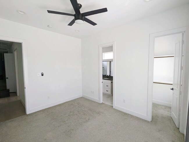 Building Photo - 204 Marathon St