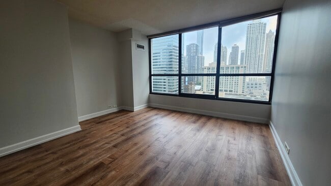Building Photo - 405 N Wabash Ave