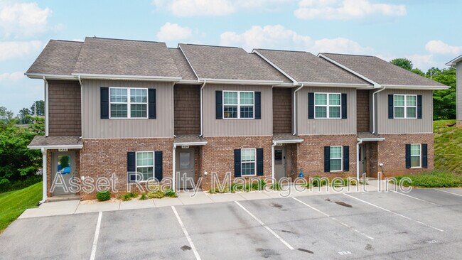 Building Photo - 926 Warrior Hill Dr