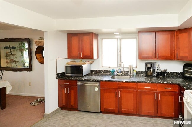Building Photo - 23 Kinzley St