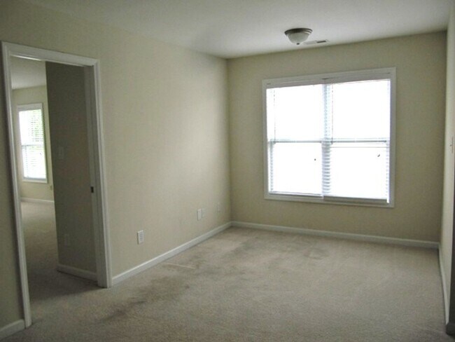 Building Photo - One Month Free Rent ! Discover your new ha...