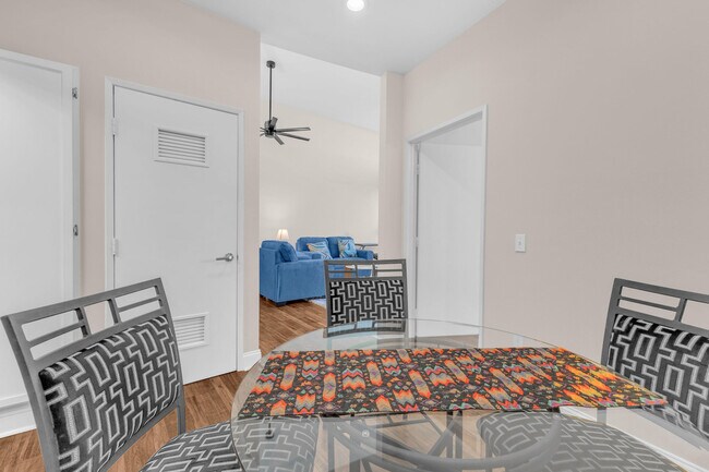 Building Photo - 3657 Quiet Side St