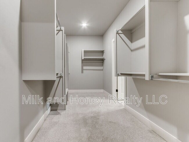 Building Photo - 3212 Hayven Cir