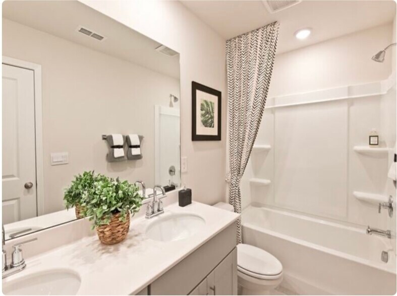 Bath - 446 Ravine Dr