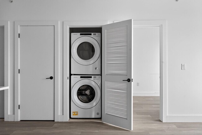 Building Photo - 43-45-45 W 32nd St