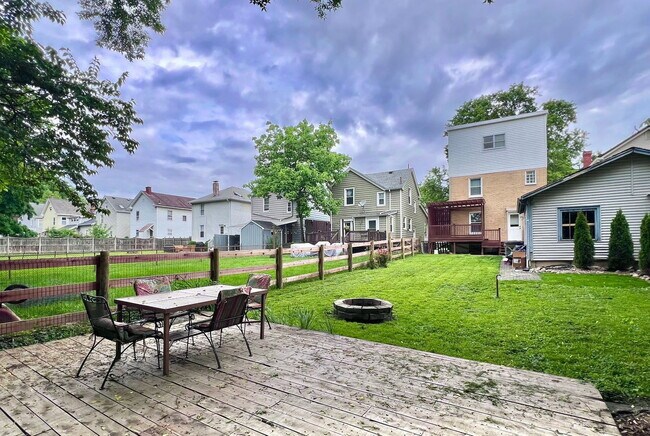 Building Photo - 2869 Markbreit Ave
