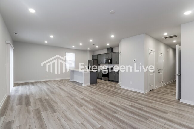 Building Photo - 2425 Appalachian Trl Dr