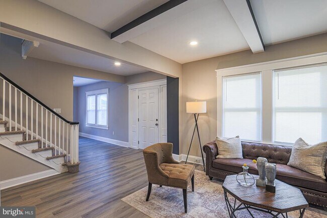 Building Photo - 3803 Cedardale Rd