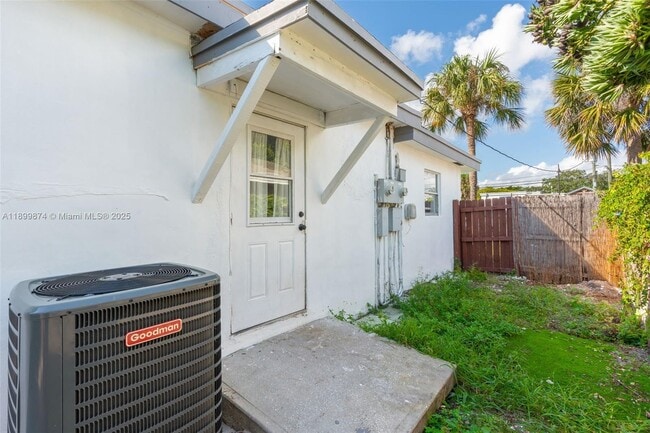 Building Photo - 308 NW 2nd Ave