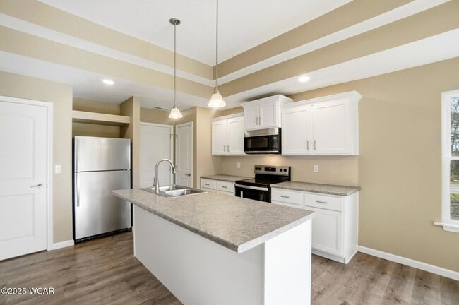 Building Photo - 2882 Lake Cir Dr