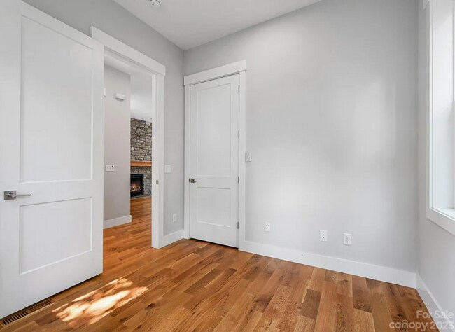 Building Photo - Lovely Asheville Rental!