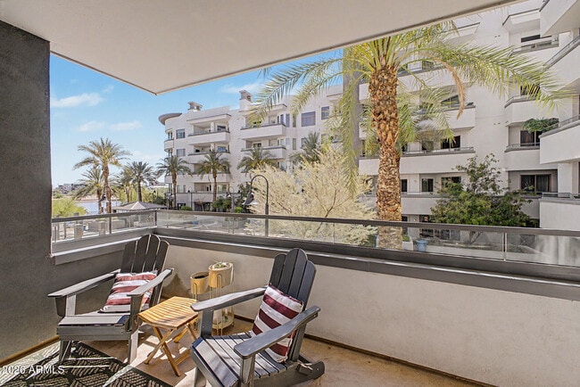 Building Photo - 945 E Playa Del Norte Dr