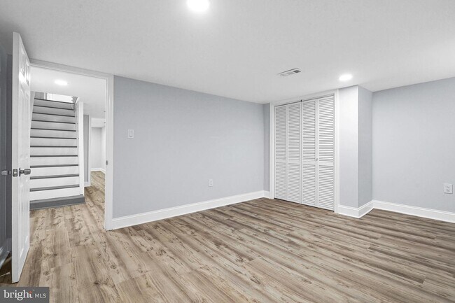 Building Photo - 2615 Lauretta Ave