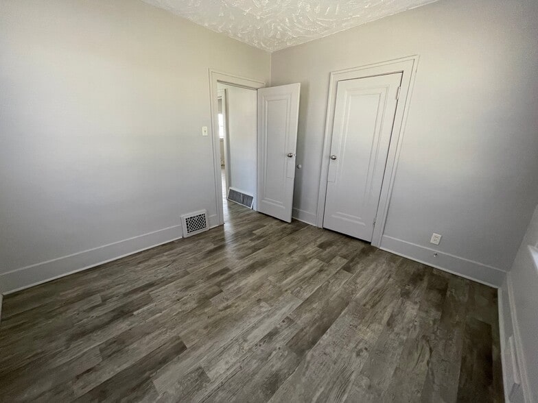 Building Photo - 3535 N 45th Ave