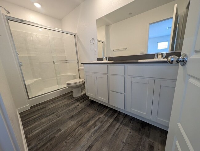 Building Photo - 484 Golden Myna Ave