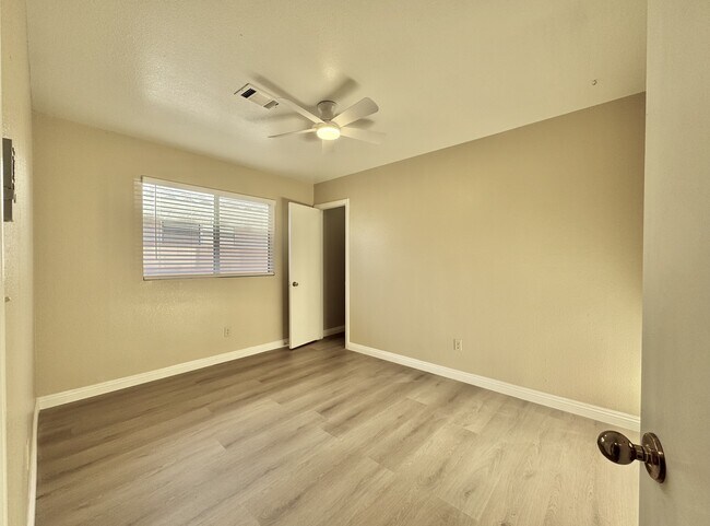 Building Photo - 1009 Torington Dr