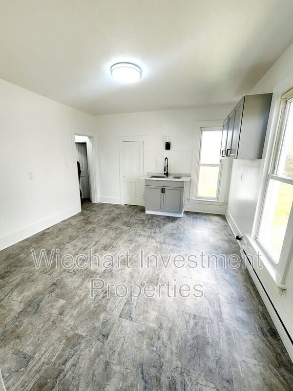 Building Photo - 931 1/2 W Wayne St