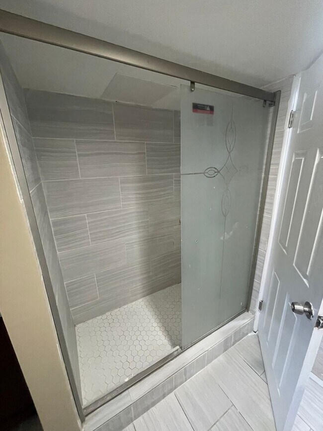 Building Photo - 498 Addison Rd