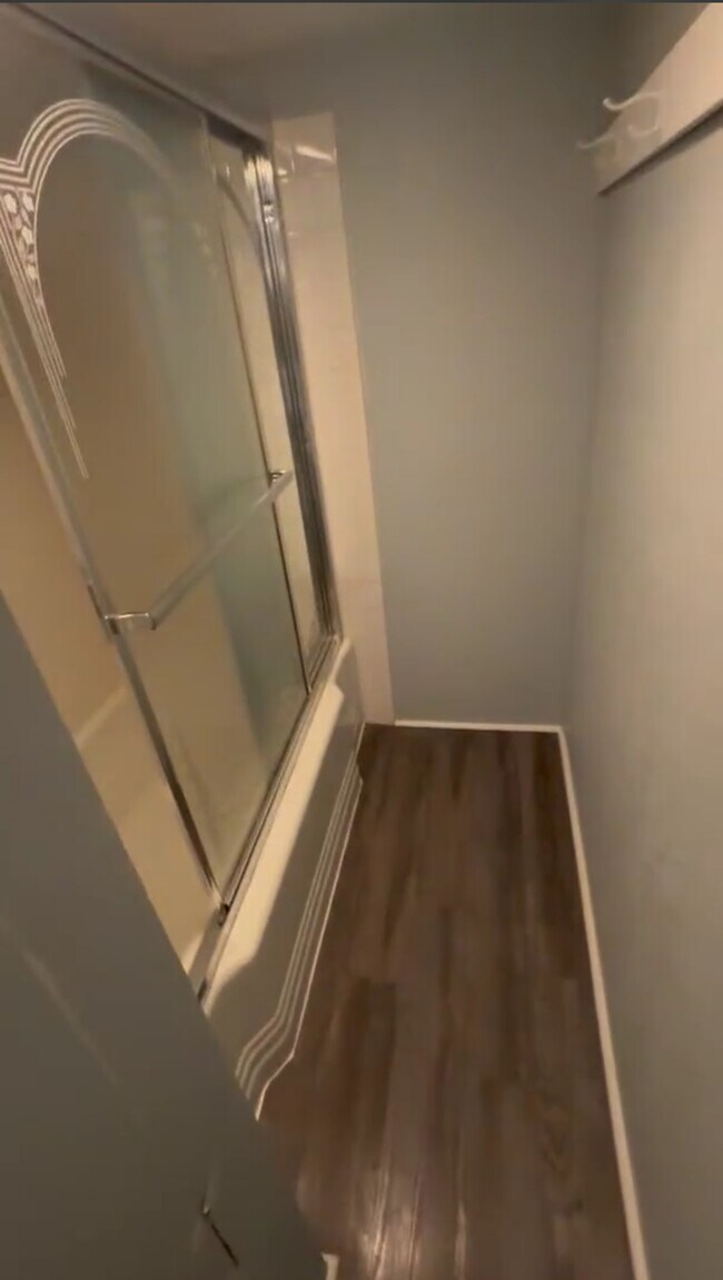 Building Photo - 714 Kirkwood Ave