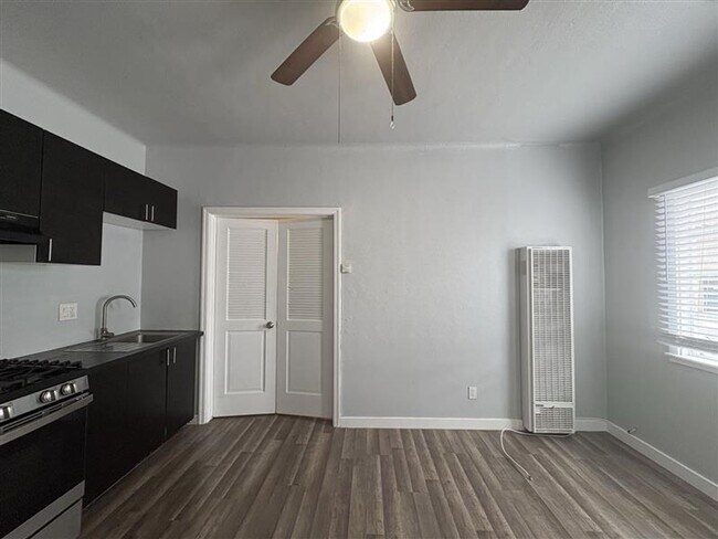 Interior Photo - 1000 Redondo Ave