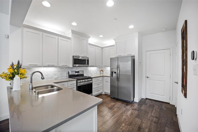 Building Photo - 3116 Gaylord Dr