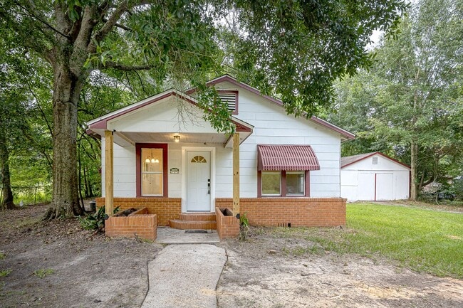 Building Photo - Freshly Renovated Rental Property!