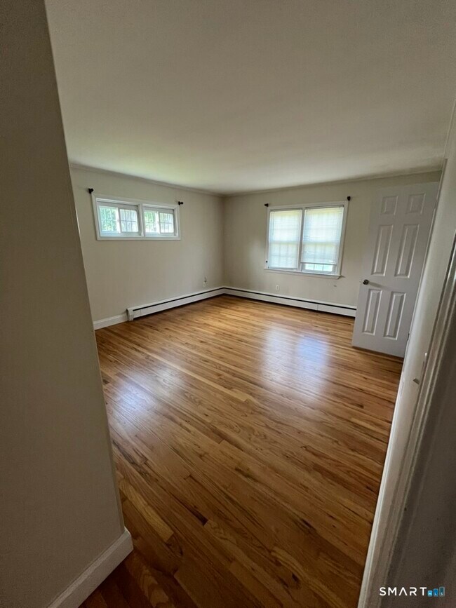 Building Photo - 21 Brookfield Meadows
