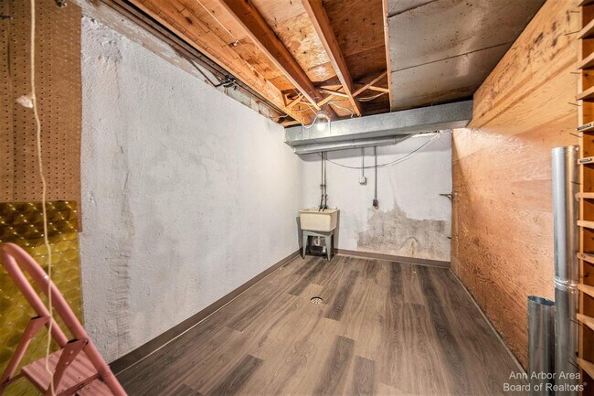 Building Photo - 2923 Burlington Ct