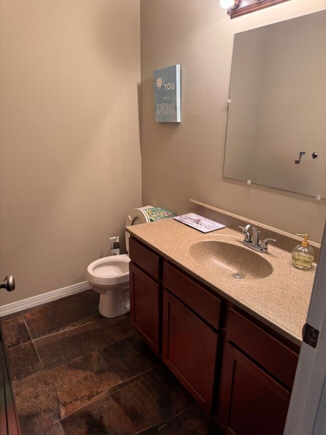 Building Photo - 2 bed / 2.5bath - Luxury Apartment on Marshall Campus