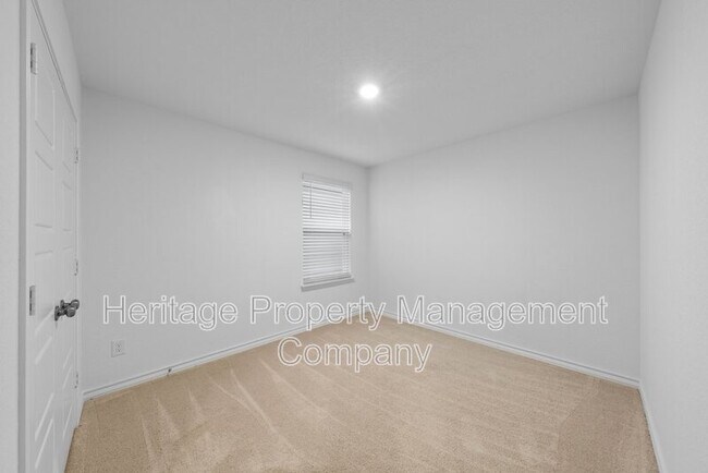 Building Photo - 817 Heartseed Ave