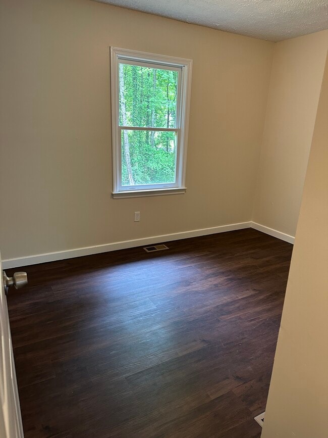 Building Photo - 184 Walker Ln