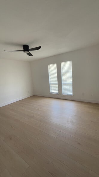 Bedroom (spacious) - 4664 Matilda St